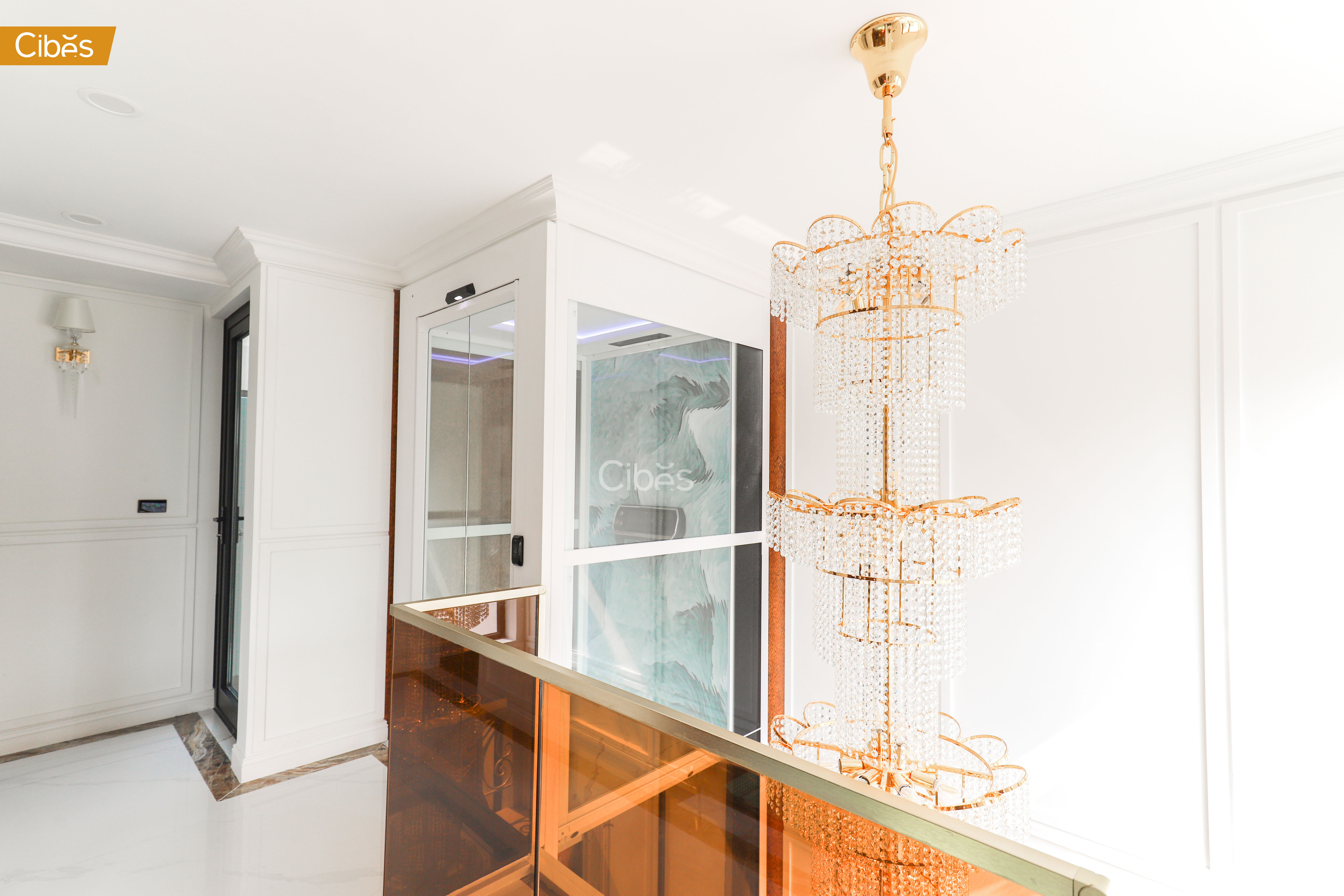 Thang máy Cibes lắp trên tầng trên cùng cao 2,5m